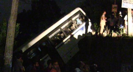 Bus Accident in Aladeniya, Kandy Injures 37